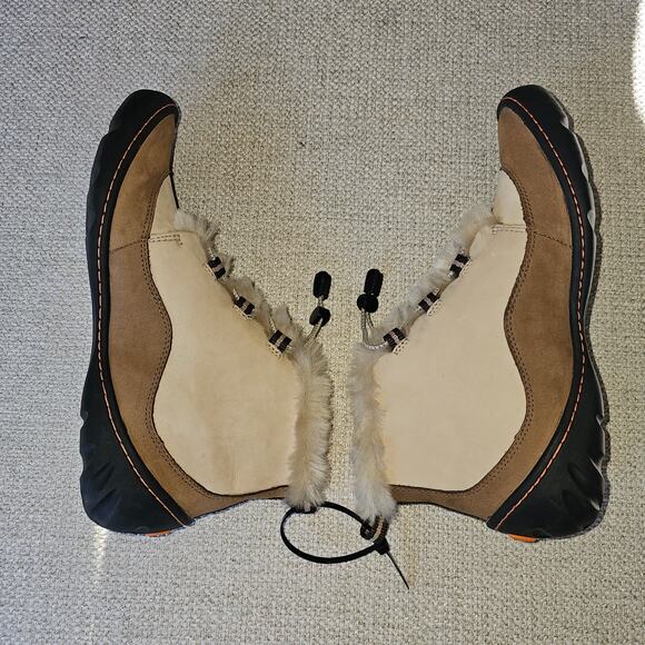Privo Tan and Cream Winter Booties with Furry Lining Size 8.5 - Picture 2 of 11